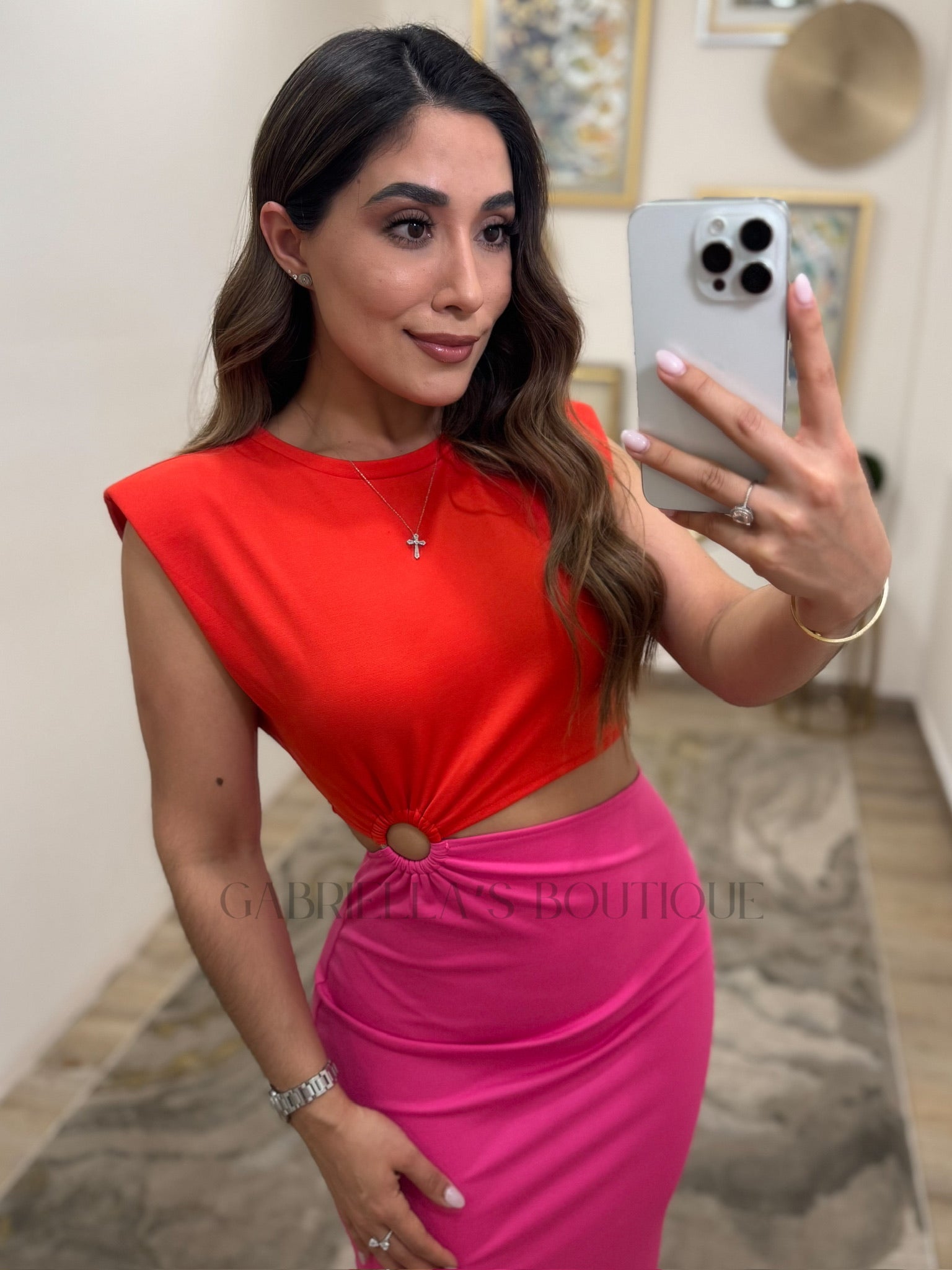 Vestido rojo con rosa