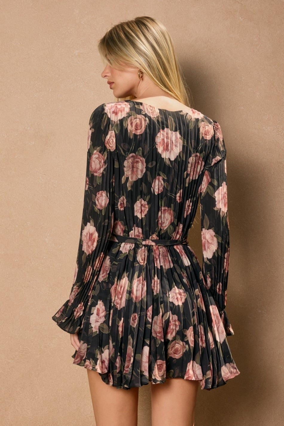 VESTIDO NEGRO FLORES