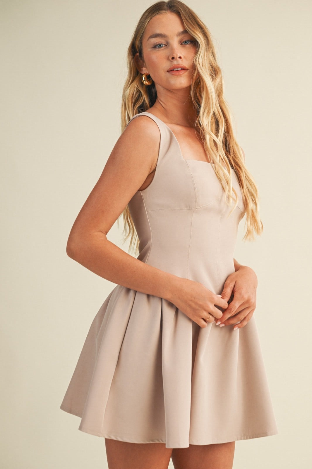 VESTIDO BEIGE