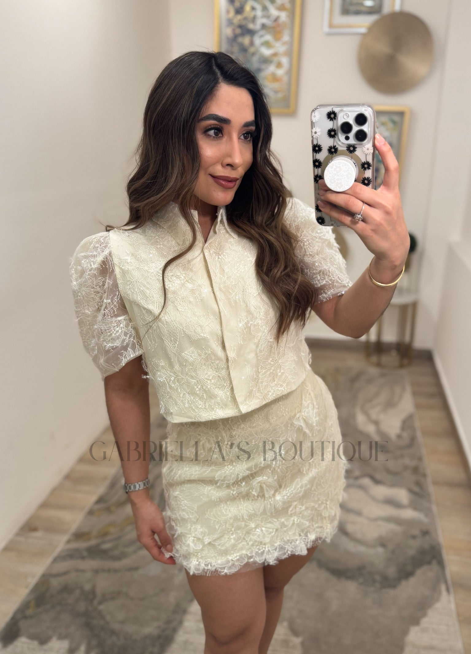 Conjunto beige con encaje